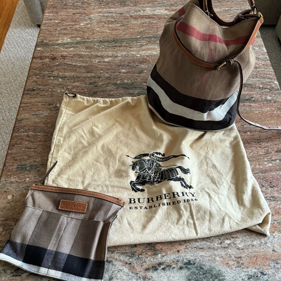 Burberry Ashby Bucket Bag - Picture 3 of 7